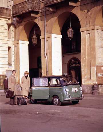 Front/Side  of Fiat 600 Multipla 0.6 Manual, 22hp, 1956 