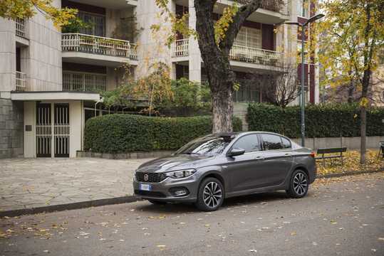 Front/Side  of Fiat Tipo Sedan 2016 