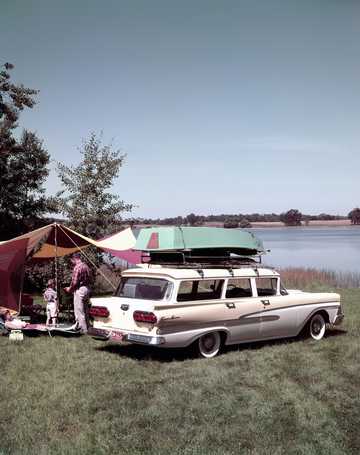 Bak/Sida av Ford Country Sedan 1958 