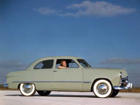 Sida av Ford Custom Tudor Sedan 1949 