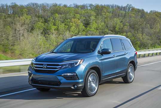 Front/Side  of Honda Pilot 3.5 V6 Automatic, 280hp, 2016 