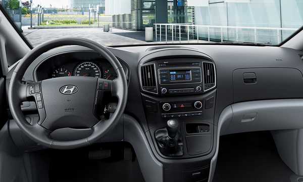 Interior of Hyundai H-1 Travel 2015 
