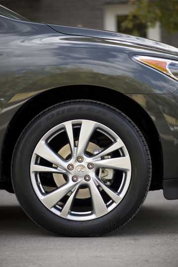 Close-up of Infiniti JX35 AWD 3.5 V6 AWD CVT, 269hp, 2013 