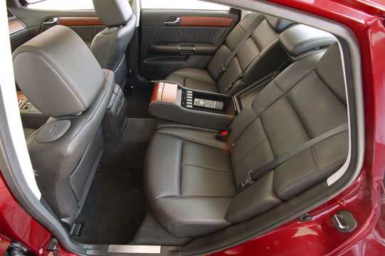 Interior of Infiniti M35x 3.5 V6 AWD Automatic, 286hp, 2006 