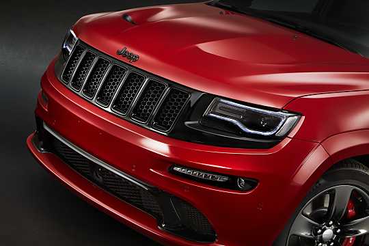 Close-up of Jeep Grand Cherokee SRT 6.4 V8 4WD Automatic, 468hp, 2015 
