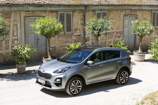 Front/Side  of Kia Sportage 1.6 CRDi AWD DCT, 136hp, 2019 