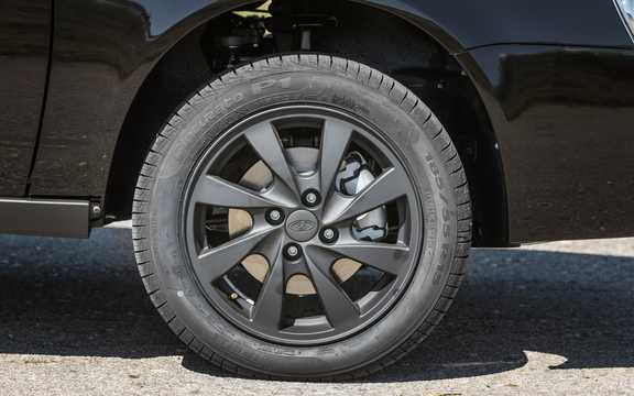 Close-up of Lada Priora Sedan 1.6 i 16V Manual, 106hp, 2016 