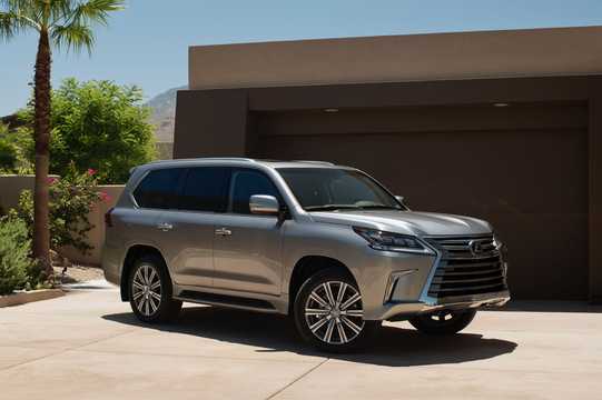 Front/Side  of Lexus LX 570 5.7 V8 4WD Automatic, 389hp, 2016 
