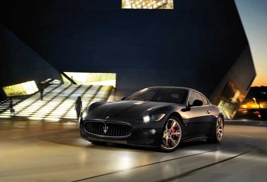 Front/Side  of Maserati GranTurismo S MC-Shift, 439hp, 2009 