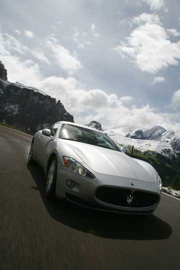 Front/Side  of Maserati GranTurismo 2009 