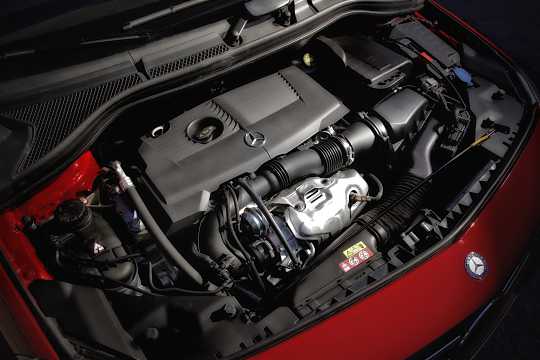 Engine compartment  of Mercedes-Benz B 180 CDI Manual, 109hp, 2014 