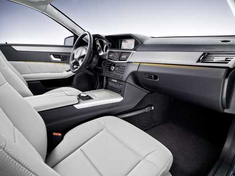 Interior of Mercedes-Benz E 350 T CDI 4MATIC BlueEFFICIENCY 7G-Tronic, 231hp, 2010 