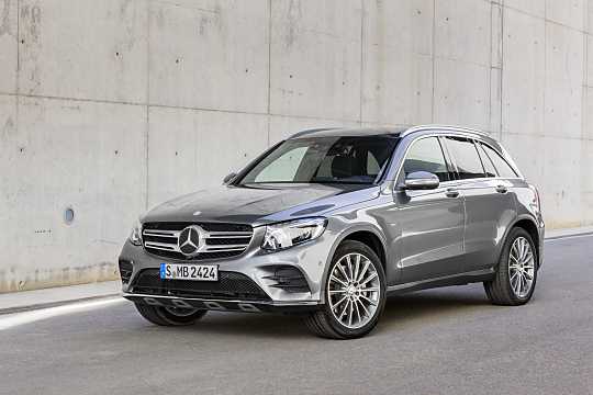 Front/Side  of Mercedes-Benz GLC 350 e 4MATIC 7G-Tronic Plus, 327hp, 2016 