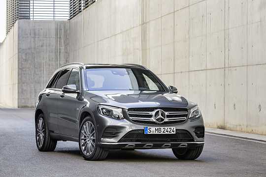 Front/Side  of Mercedes-Benz GLC 350 e 4MATIC 7G-Tronic Plus, 327hp, 2016 
