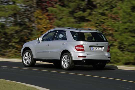 Back/Side of Mercedes-Benz ML 500 4MATIC 7G-Tronic, 388hp, 2009 