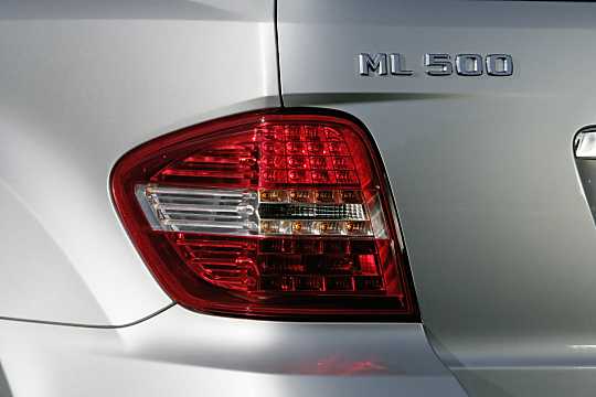 Close-up of Mercedes-Benz ML 500 4MATIC 7G-Tronic, 388hp, 2009 