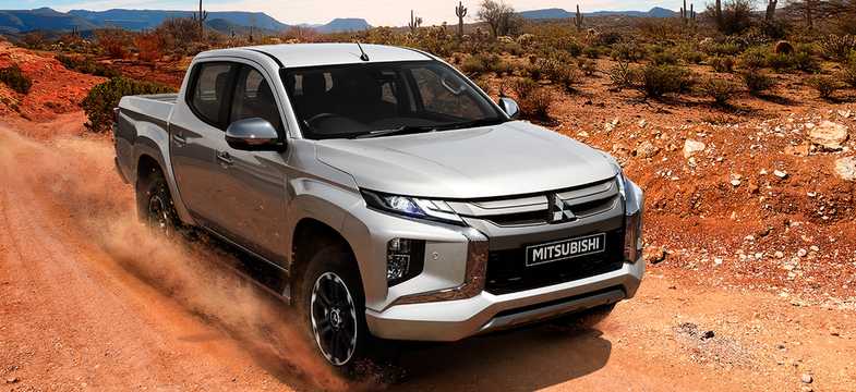 Front/Side  of Mitsubishi L200 Double Cab 2019 
