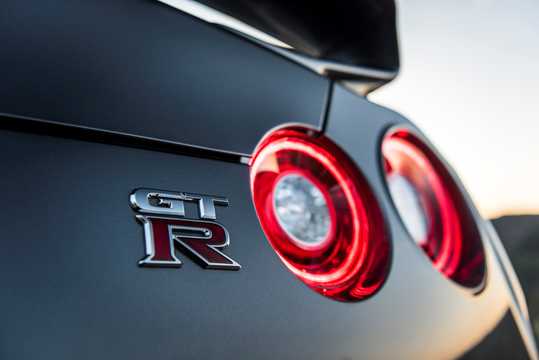 Close-up of Nissan GT-R 3.8 V6 4x4 DCT, 570hp, 2017 