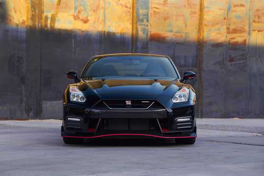 Front  of Nissan GT-R Nismo 3.8 V6 4x4 DCT, 600hp, 2018 