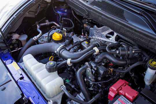 Engine compartment  of Nissan Juke 1.2 DIG-T Manual, 115hp, 2014 