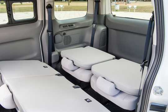 Interior of Nissan e-NV200 Combi 24 kWh, 109hp, 2015 