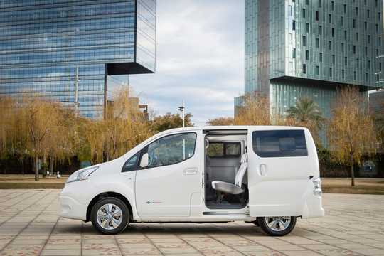 Side  of Nissan e-NV200 Combi 24 kWh, 109hp, 2015 