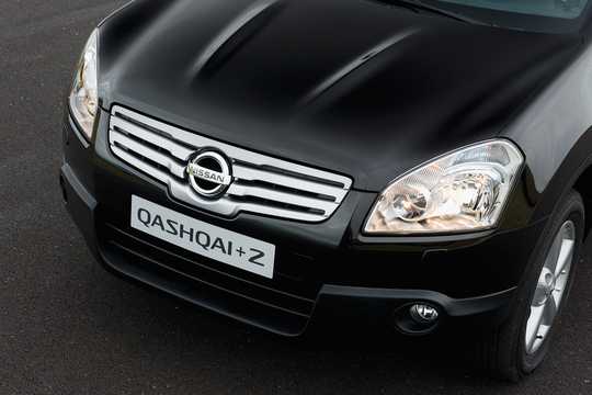Front/Side  of Nissan Qashqai+2 2009 