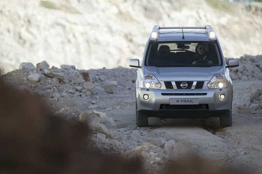Front  of Nissan X-Trail 2.0 dCi 4x4 Automatic, 150hp, 2007 