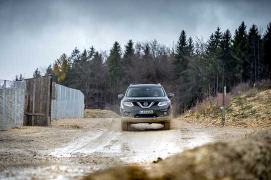 Front  of Nissan X-Trail 2.0 dCi 4x4 XTRONIC-CVT, 177hp, 2017 