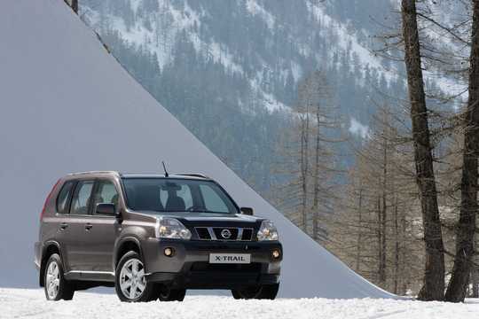 Front/Side  of Nissan X-Trail 2007 