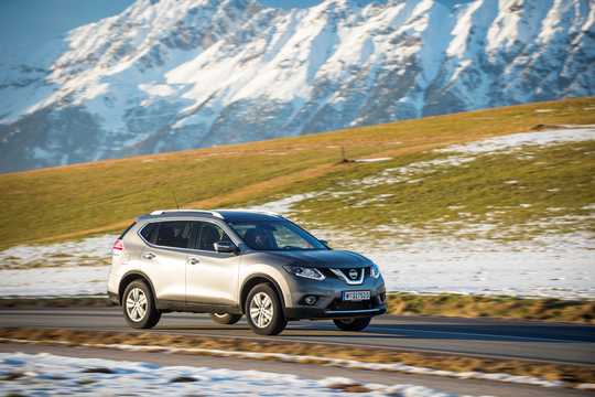 Front/Side  of Nissan X-Trail 1.6 dCi DPF 4x4 Manual, 130hp, 2016 