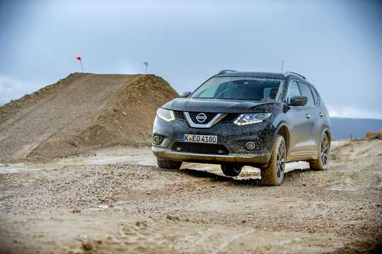 Front/Side  of Nissan X-Trail 2.0 dCi 4x4 XTRONIC-CVT, 177hp, 2017 
