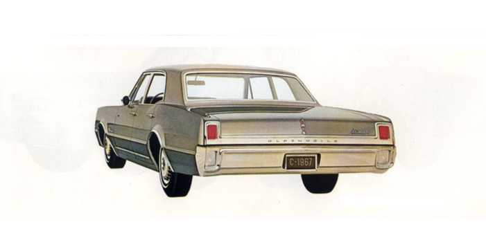 Back/Side of Oldsmobile Cutlass Town Sedan 1967 