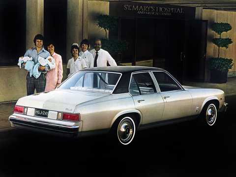 Back/Side of Oldsmobile Omega Salon Sedan 4.1 106hp, 1975 