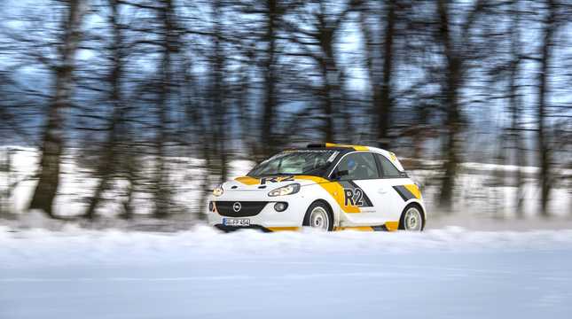 Fram/Sida av Opel Adam R2 1.6 Sekventiell, 190hk, 2016 