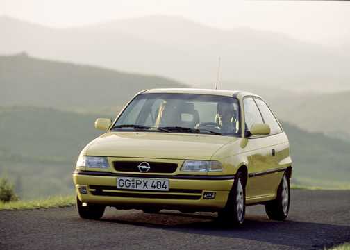 Fram/Sida av Opel Astra 5-dörrar 1995 
