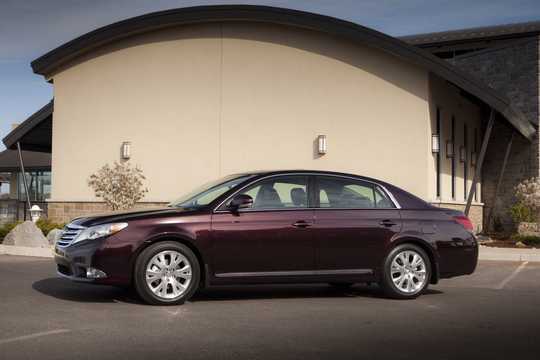 Front/Side  of Toyota Avalon 3.5 V6 Automatic, 272hp, 2012 