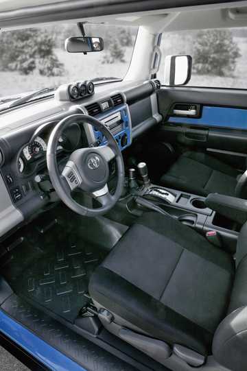 Interior of Toyota FJ Cruiser 4.0 V6 4WD Automatic, 242hp, 2007 