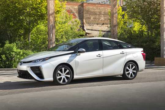 Front/Side  of Toyota Mirai FuelCell, 154hp, 2016 
