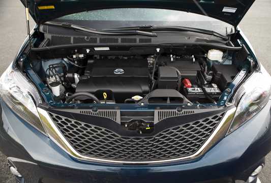 Engine compartment  of Toyota Sienna 2.7 Automatic, 189hp, 2012 