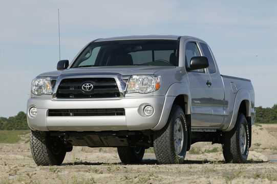 Front/Side  of Toyota Tacoma Access Cab 2006 