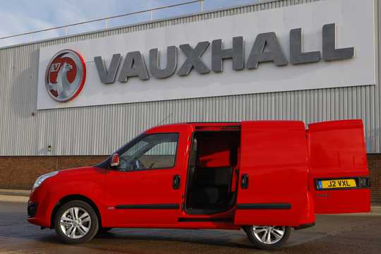 Side  of Vauxhall Combo Van 4-door 2018 