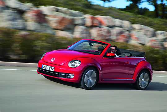 Fram/Sida av Volkswagen The Beetle Cabriolet 2013 