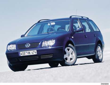 Front/Side  of Volkswagen Bora Variant 2000 