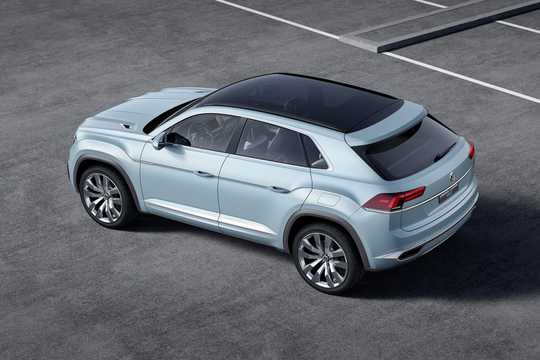Bak/Sida av Volkswagen Cross Coupé GTE 3.6 VR6 + 14.1 kWh 4Motion DSG Sekventiell, 360hk, 2015 