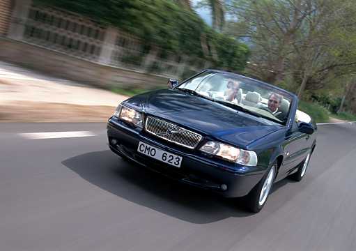 Front/Side  of Volvo C70 Cabriolet 2.5 T Automatic, 193hp, 1999 