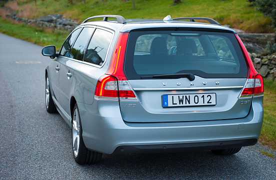 Back/Side of Volvo V70 D3 Geartronic, 150hp, 2016 