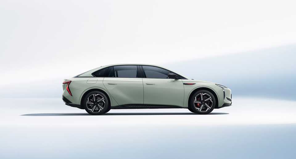 Hongqi EH7