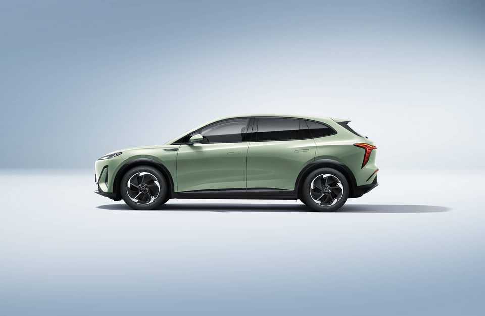 Hongqi E-HS5