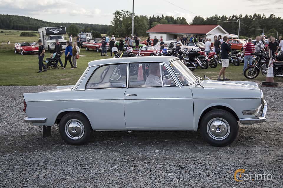 BMW 700